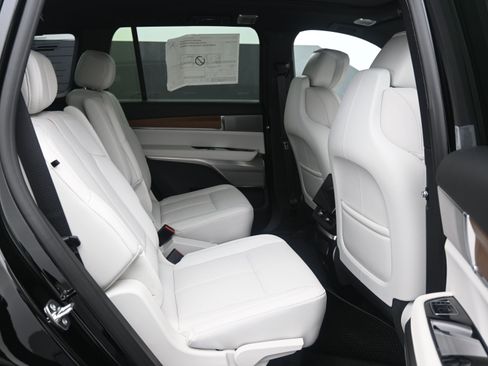 New 2026 Cadillac Vistiq Luxury image 12