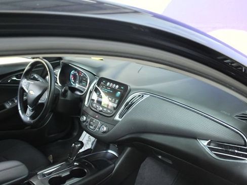 Used 2018 Chevrolet Malibu LT FWD image 12