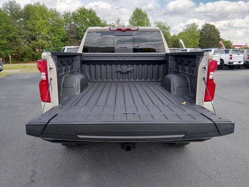 New 2026 Chevrolet Silverado 1500 ZR2 AWD/4WD image 8