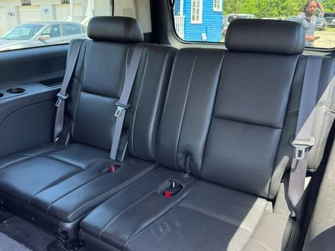 Used 2011 GMC Yukon XL SLT w/ SLT-2 Equipment Package AWD/4WD image 19