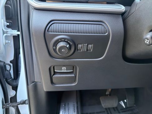 Used 2025 Jeep Wagoneer L Series II AWD/4WD image 15