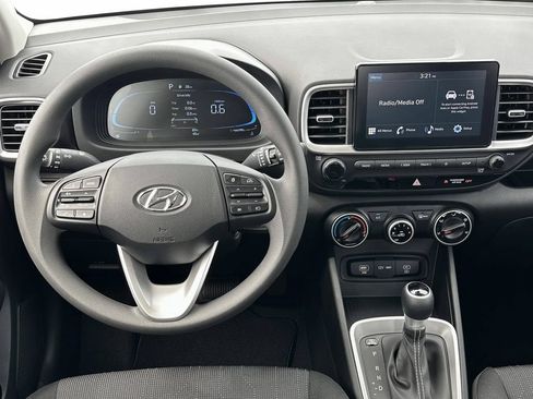 Used 2025 Hyundai Venue SE FWD image 19