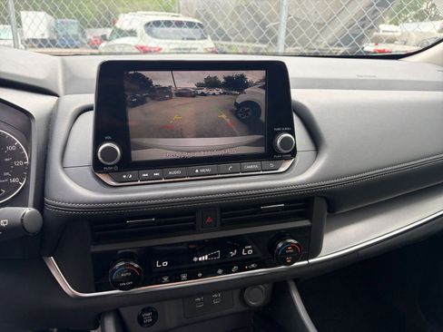 Used 2025 Nissan Rogue SV image 17