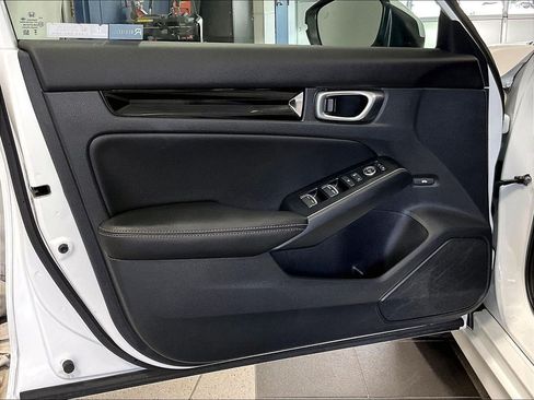 Used 2023 Honda Civic Touring image 9