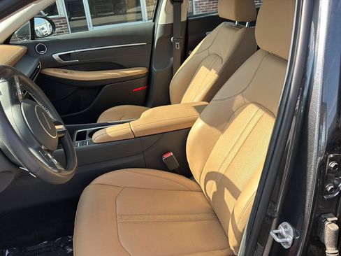 Certified 2025 Hyundai Sonata Limited FWD image 8