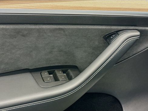 Used 2023 Tesla Model Y Long Range image 15