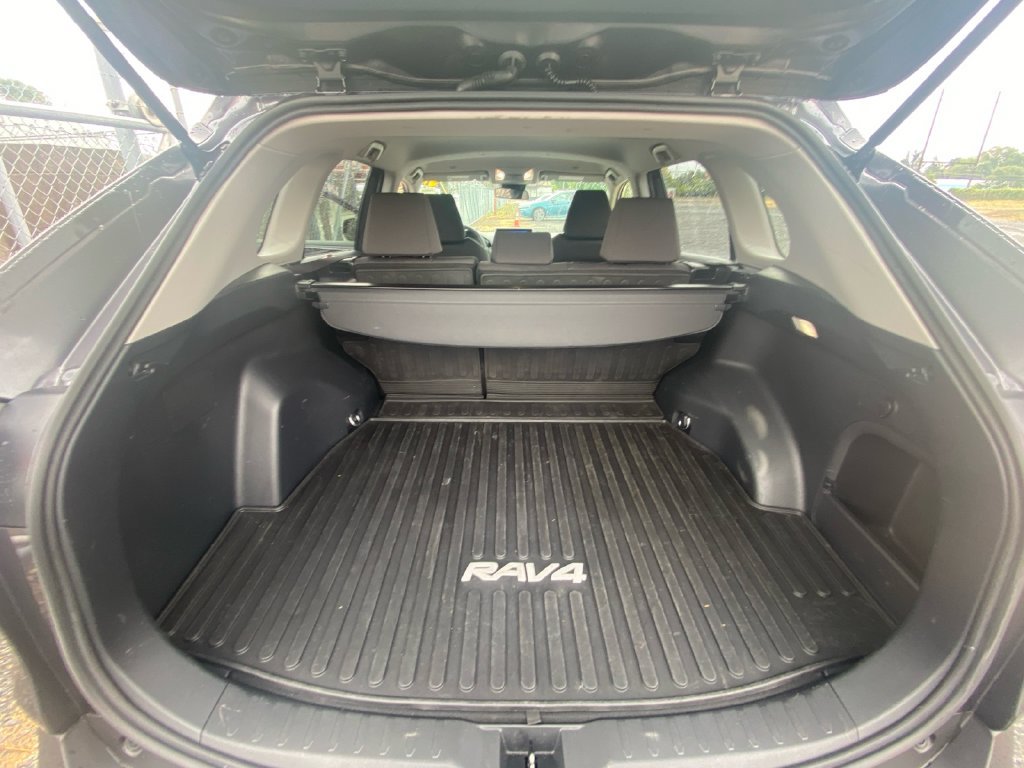 Used 2024 Toyota RAV4 XLE AWD/4WD image 30