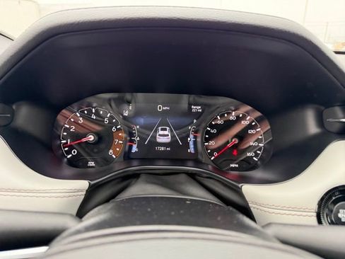 Used 2025 Jeep Compass Limited image 21