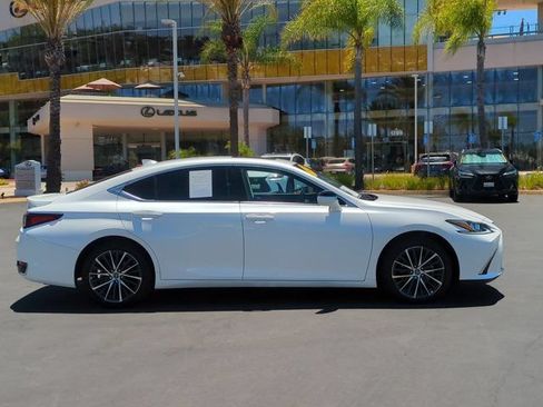 Used 2025 Lexus ES 300h w/ Premium Package FWD image 4