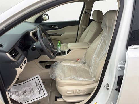 Used 2022 GMC Acadia Denali w/ Denali Ultimate Package image 9