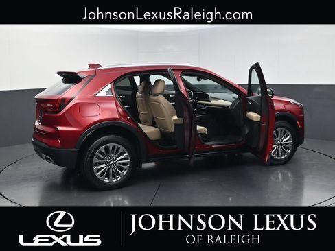 Used 2025 Cadillac XT4 Premium Luxury FWD image 31