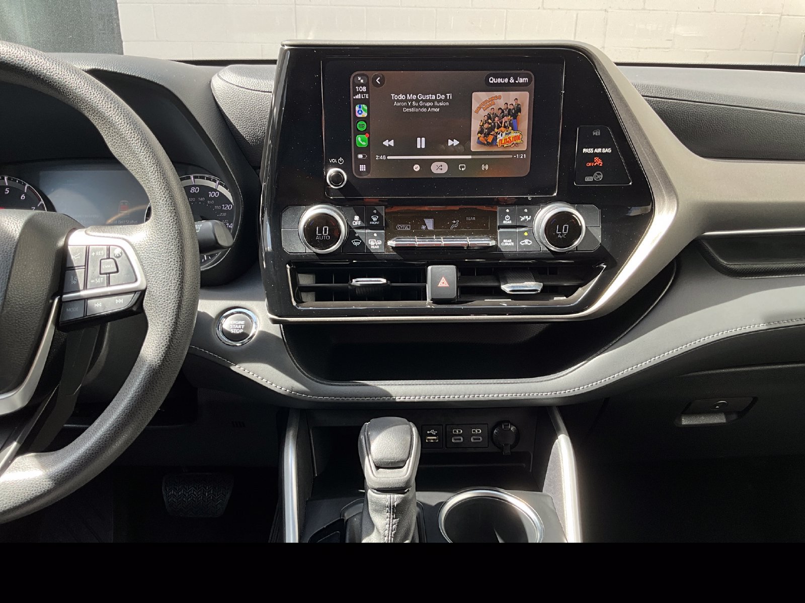 Used 2023 Toyota Highlander L FWD image 4