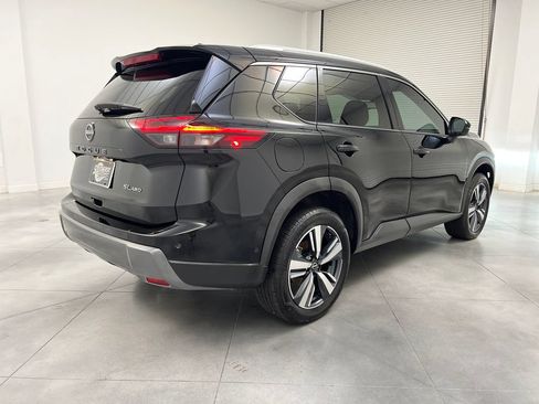 Used 2024 Nissan Rogue SL AWD/4WD image 9