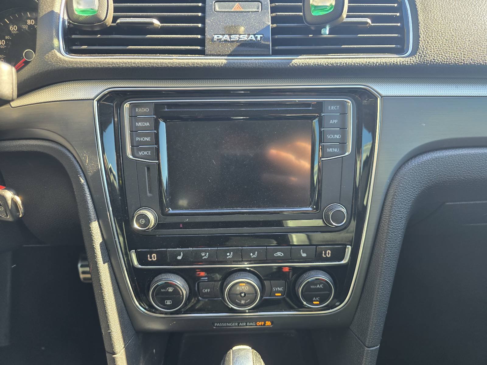Used 2018 Volkswagen Passat 2.0T R-Line FWD image 25