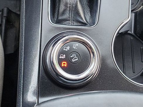 Used 2019 Ford Explorer Platinum image 25