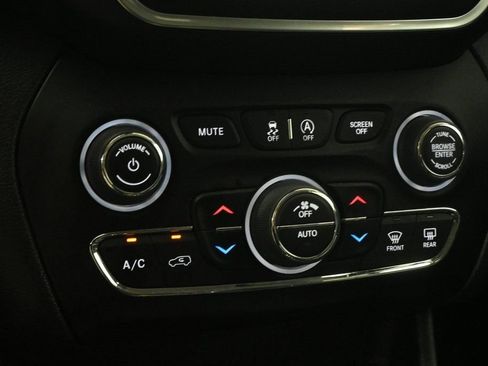 Certified 2023 Jeep Cherokee Altitude Lux image 13