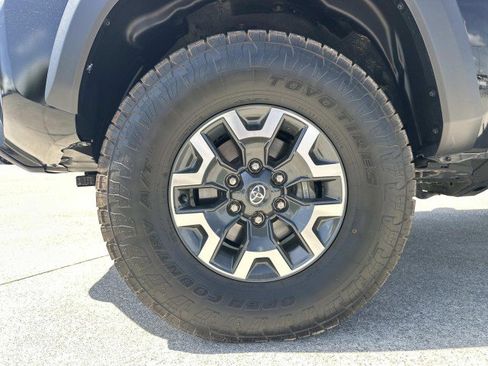 Used 2023 Toyota Tacoma TRD Off-Road w/ Technology Package image 11
