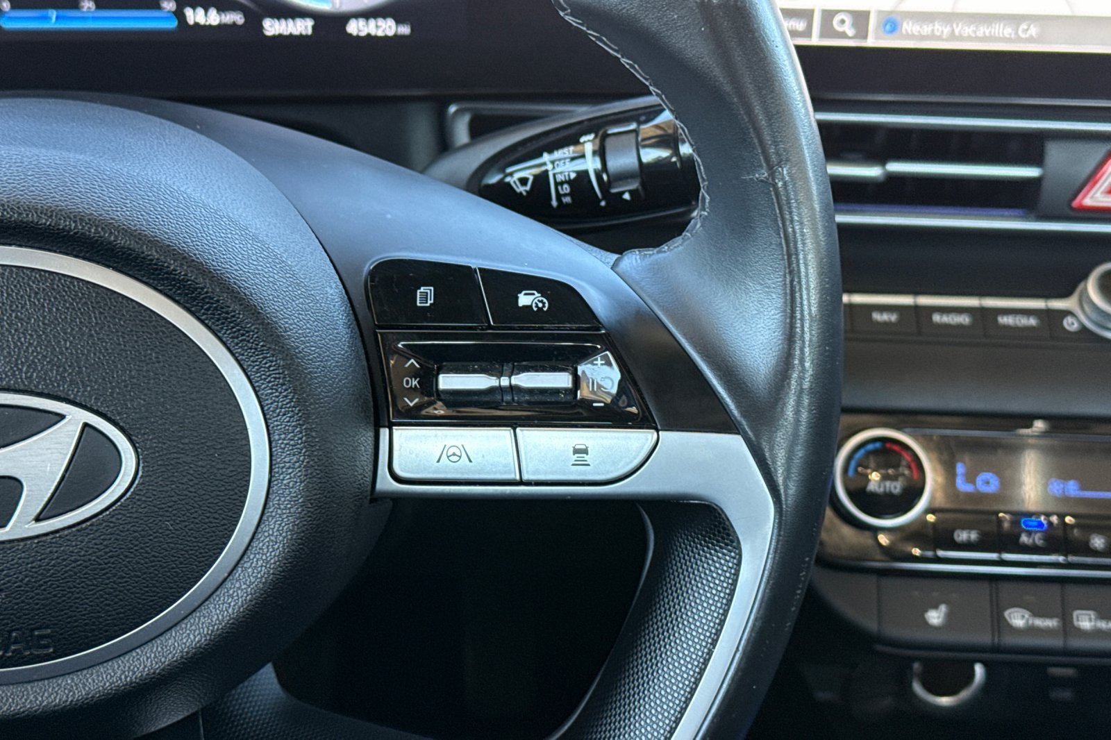 Used 2025 Hyundai Elantra SEL FWD image 35