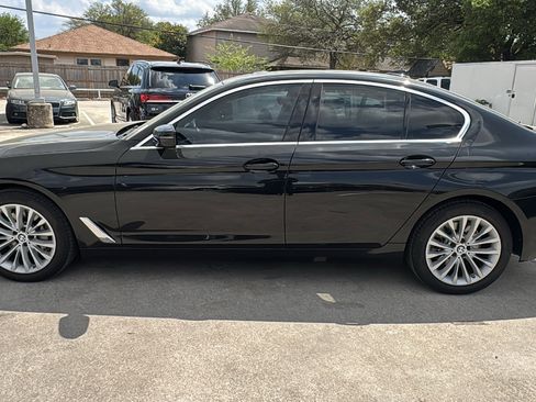 Used 2023 BMW 530i w/ Convenience Package image 4