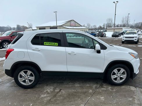 Used 2020 Chevrolet Trax LS w/ Tint and Cruise Package FWD image 4