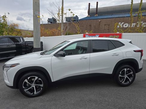 Used 2024 Chevrolet Trax RS image 11