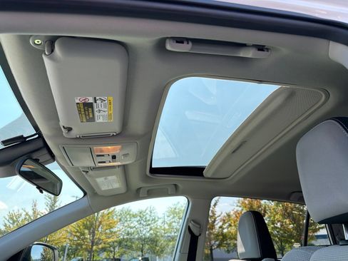 Used 2018 Toyota RAV4 XLE AWD/4WD image 14