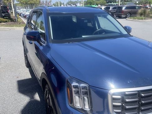 Used 2023 Kia Telluride S w/ S Sunroof Package image 2