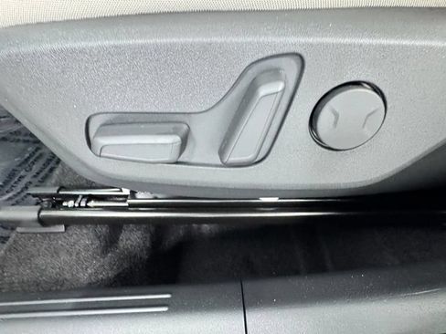 New 2026 Kia Niro EX FWD image 11