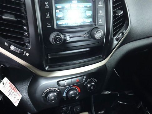 Used 2016 Jeep Cherokee Sport AWD/4WD image 15