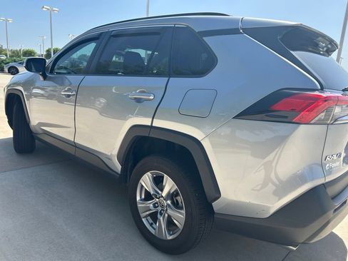 Used 2022 Toyota RAV4 XLE w/ Convenience Package AWD/4WD image 5