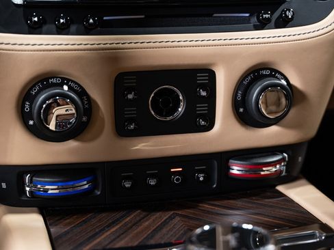 Used 2019 Rolls-Royce Wraith image 50