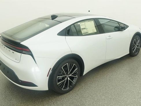 New 2027 Toyota Prius Limited FWD image 18