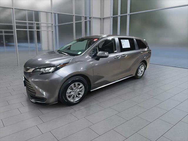 Certified 2022 Toyota Sienna LE FWD image 4