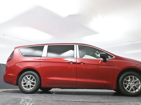 New 2027 Chrysler Pacifica Select FWD image 35