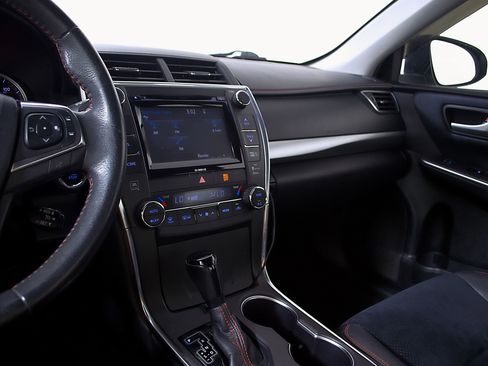 Used 2017 Toyota Camry XSE FWD image 27