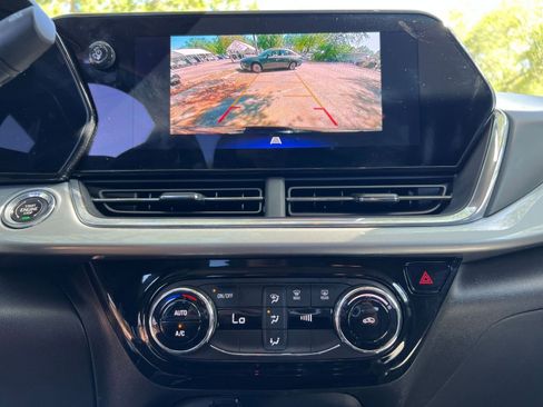 Used 2025 Chevrolet Trax LT image 17