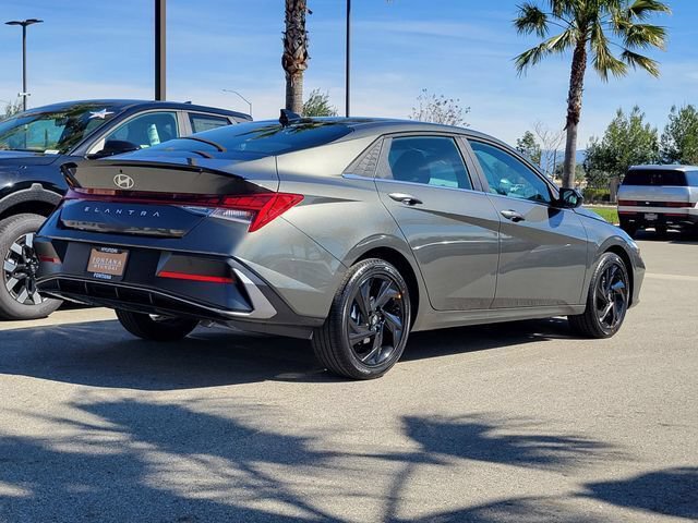 New 2026 Hyundai Elantra SEL Sport Premium FWD image 2