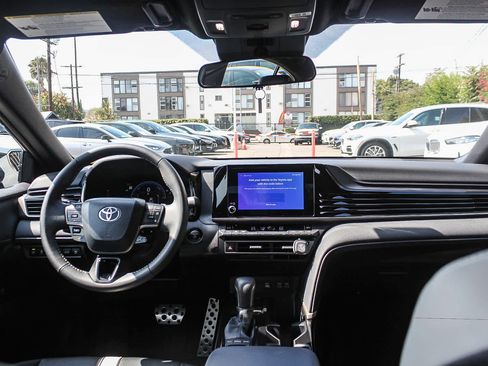 Used 2026 Toyota Camry SE FWD image 12
