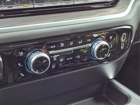 New 2026 GMC Sierra 1500 SLT image 13