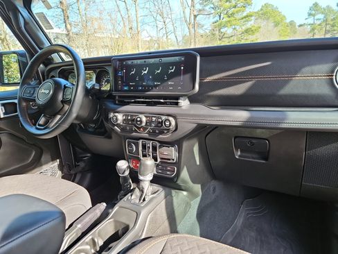 Used 2024 Jeep Gladiator Mojave w/ Safety Group image 16