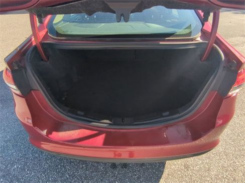 Used 2018 Ford Fusion SE w/ Fusion SE Technology Package image 14