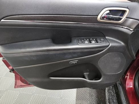 Used 2017 Jeep Grand Cherokee Limited AWD/4WD image 11