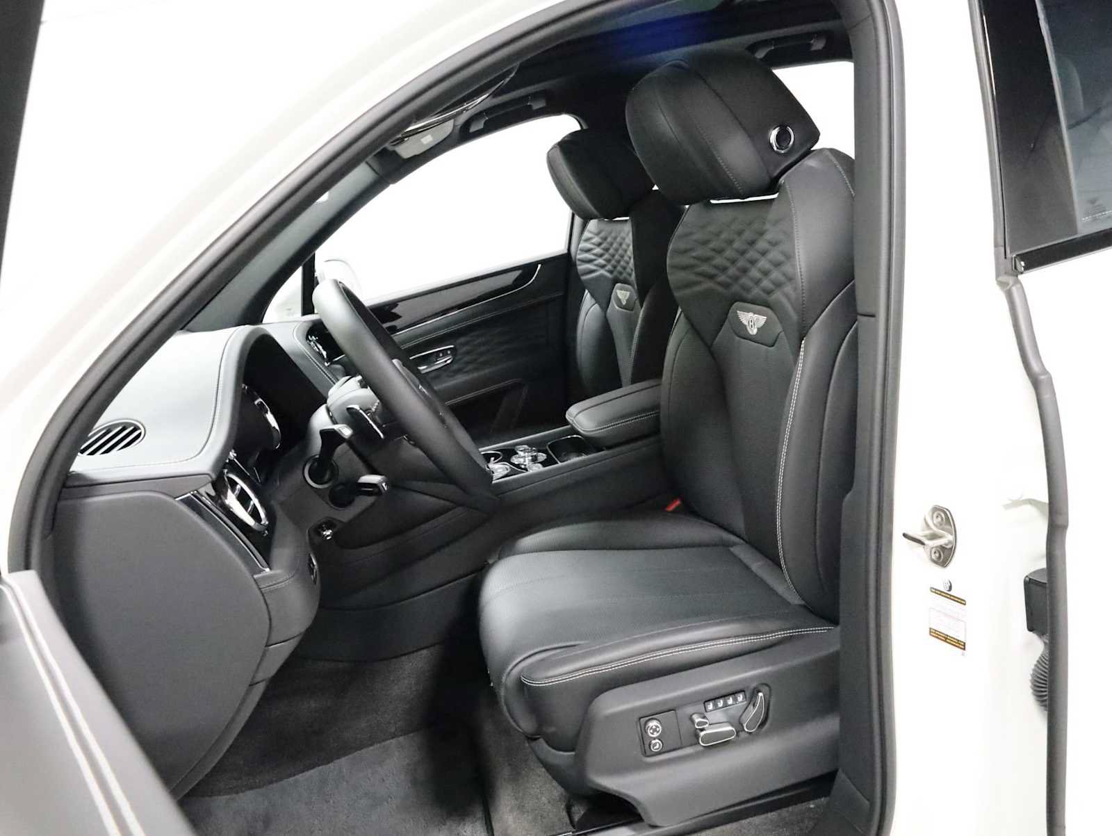 Used 2024 Bentley Bentayga AWD/4WD image 5