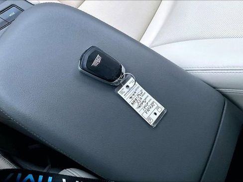 Used 2021 Cadillac XT5 Premium Luxury image 9