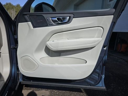 New 2026 Volvo XC60 T8 Ultra w/ Protection Package Premier AWD/4WD image 13