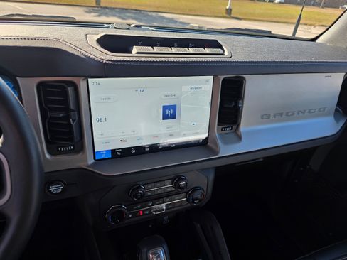 Used 2025 Ford Bronco Outer Banks w/ Sasquatch Package image 8