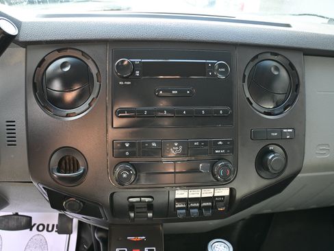 Used 2015 Ford F550 4x4 Regular Cab Super Duty image 7