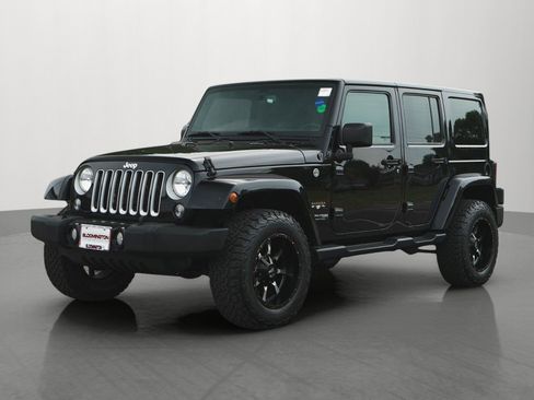Used 2018 Jeep Wrangler Unlimited Sahara w/ Connectivity Group AWD/4WD image 3