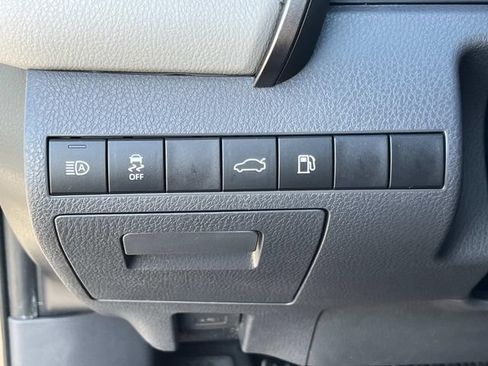 Used 2018 Toyota Camry LE FWD image 25