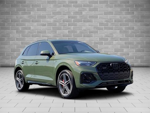 Used 2024 Audi Q5 e Premium Plus w/ Premium Plus Package image 3